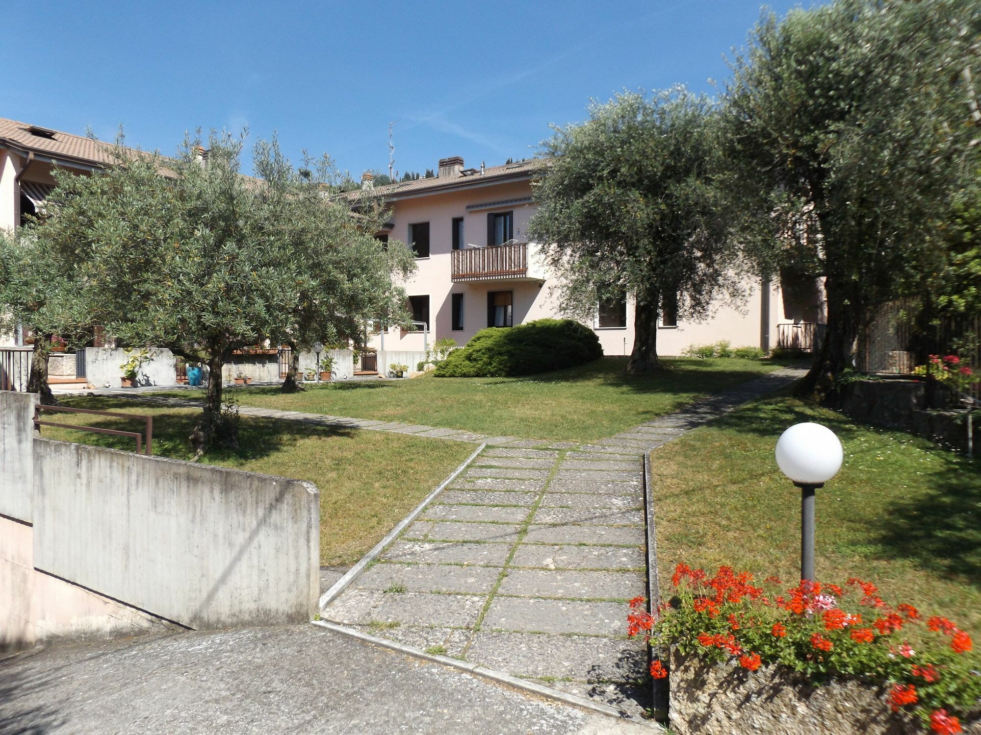 Residenza Riviera Degli Olivi Appartement Torri Del Benaco Buitenkant foto